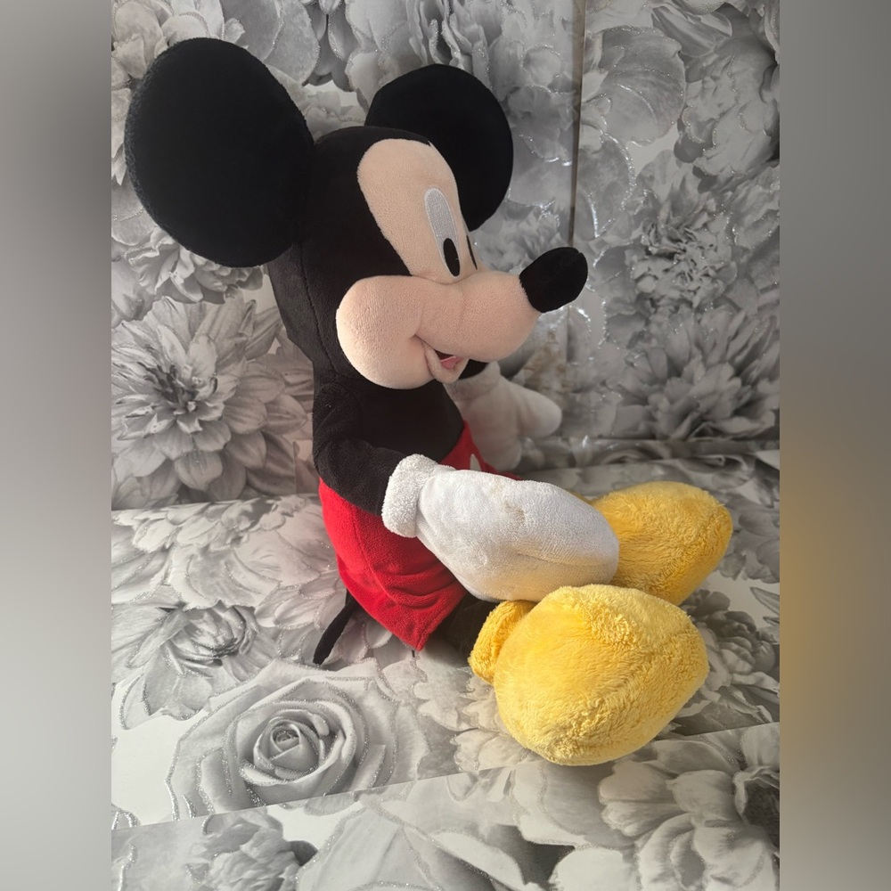 Disney Store Authentic Mickey Mouse - Picture 9 of 9